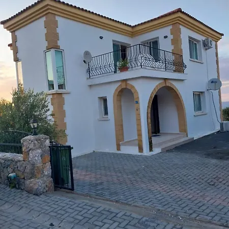 Sunset בית נופש קיירניה